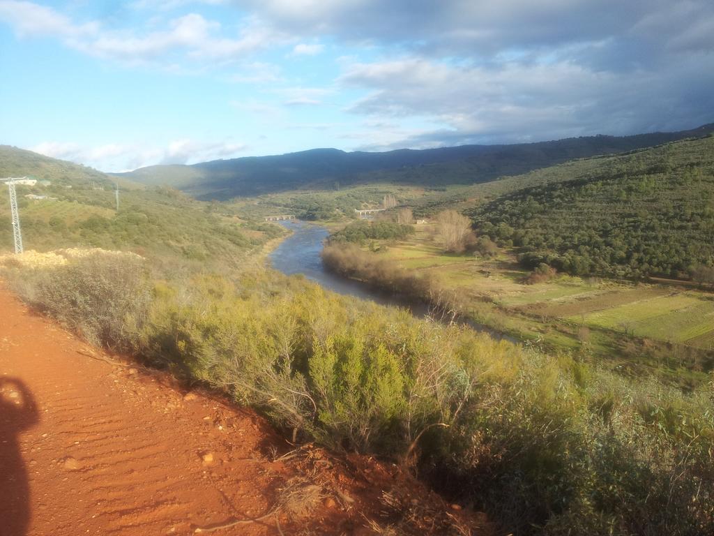 Apartamentos El Mirador Del Soto Sotoserrano Εξωτερικό φωτογραφία