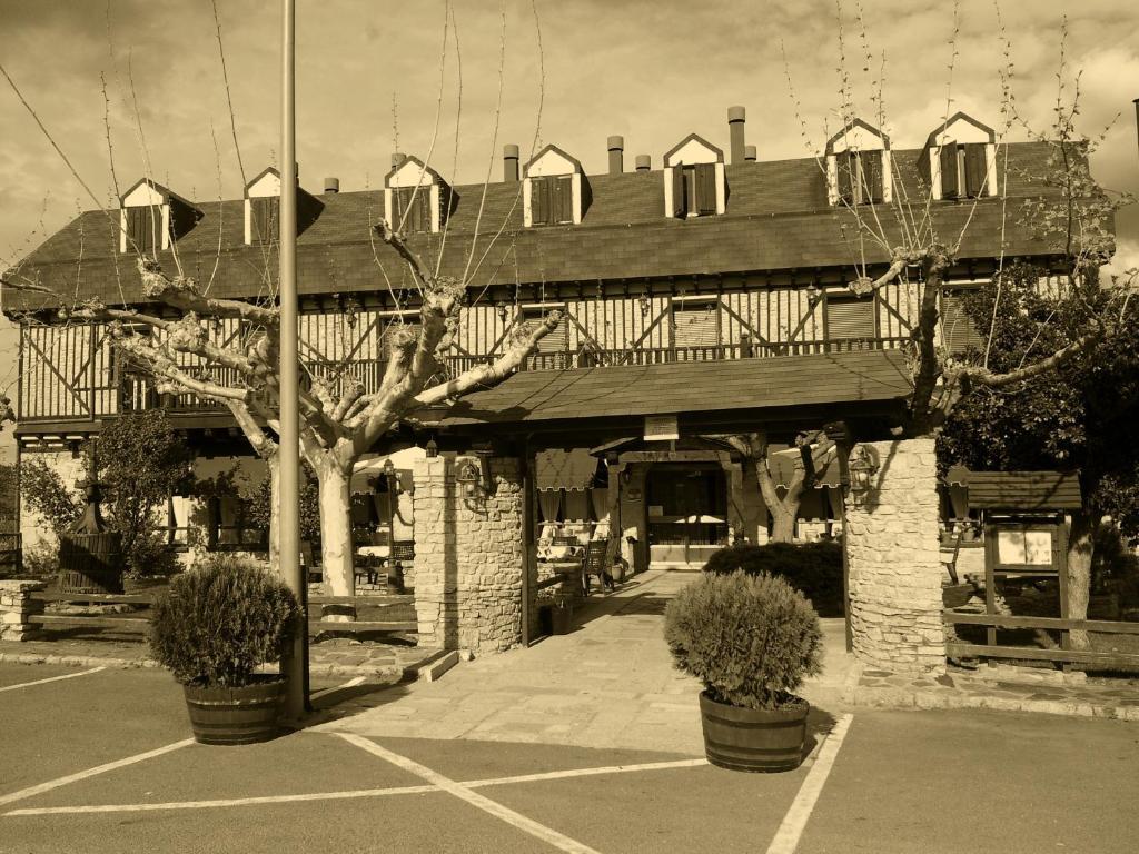 Apartamentos El Mirador Del Soto Sotoserrano Δωμάτιο φωτογραφία