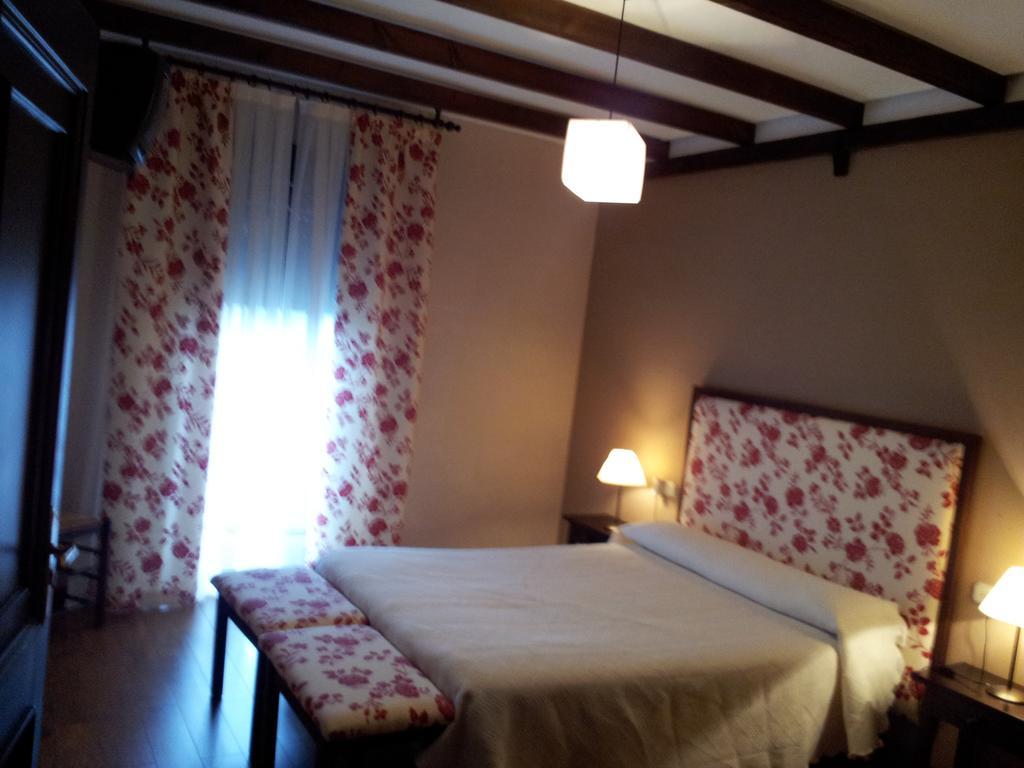 Apartamentos El Mirador Del Soto Sotoserrano Εξωτερικό φωτογραφία