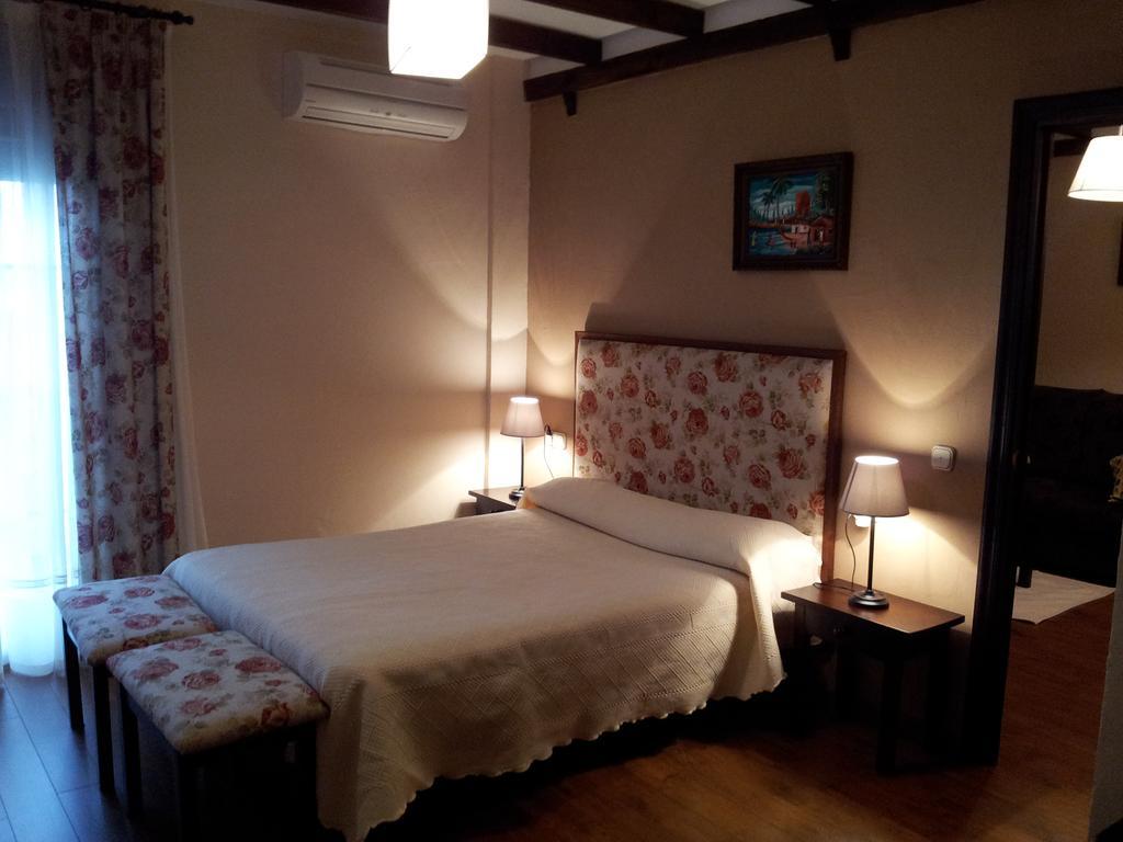 Apartamentos El Mirador Del Soto Sotoserrano Εξωτερικό φωτογραφία
