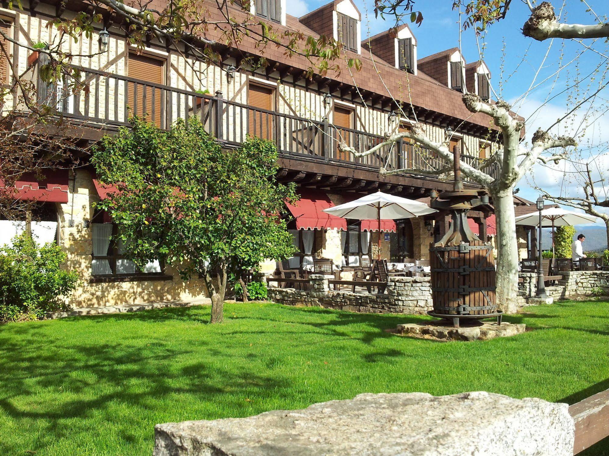 Apartamentos El Mirador Del Soto Sotoserrano Εξωτερικό φωτογραφία