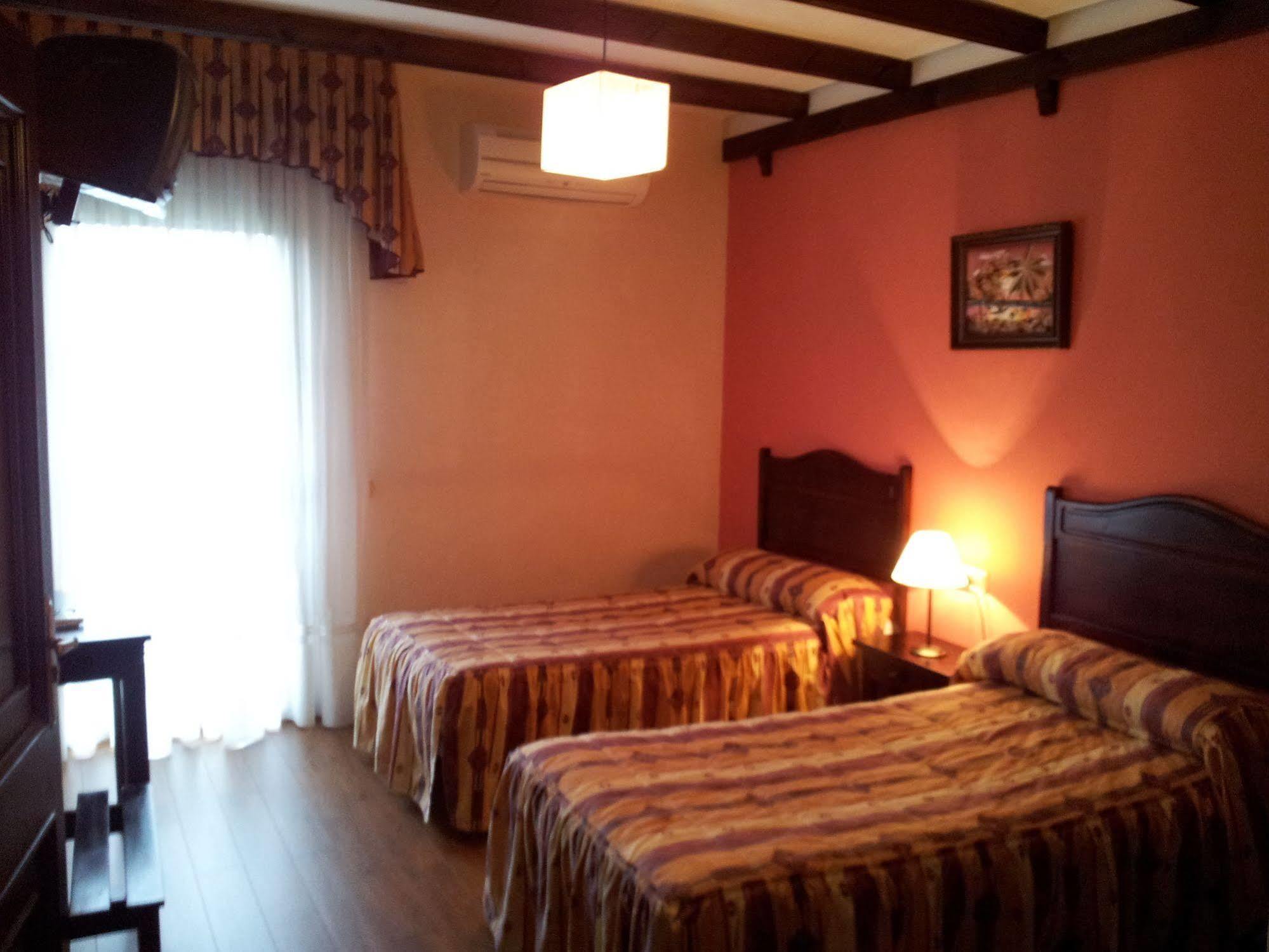 Apartamentos El Mirador Del Soto Sotoserrano Εξωτερικό φωτογραφία
